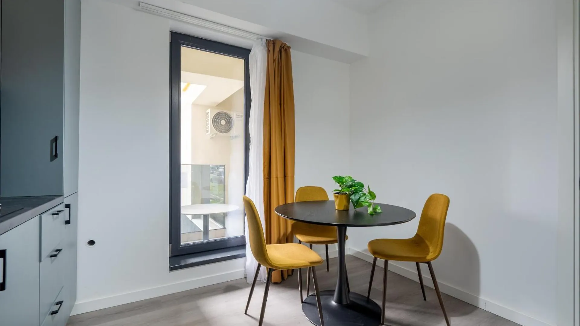 Plaza Residence Studio 73 Bukarest Apartment